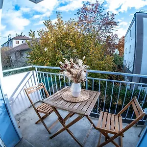 studio-cosy-espace-exterieur-et-proche-du-centre.hotels-rhonealpes.com/